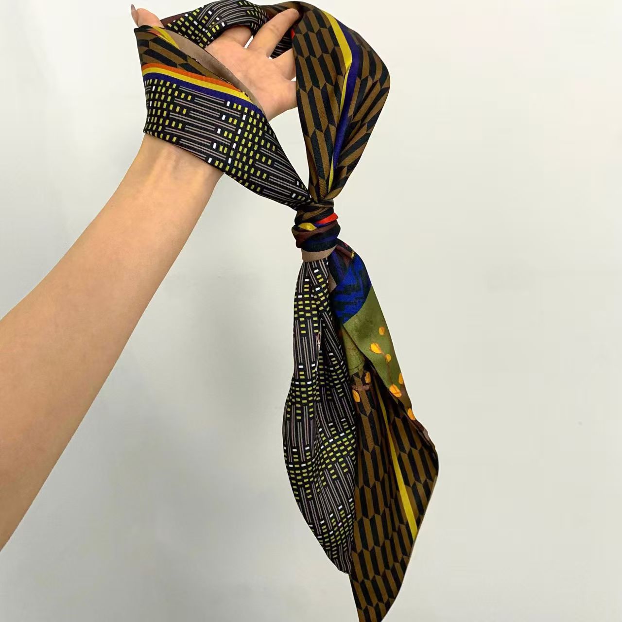 Роскошный шелковый шарф с прин – обзор и цена Silk Neck Scarf